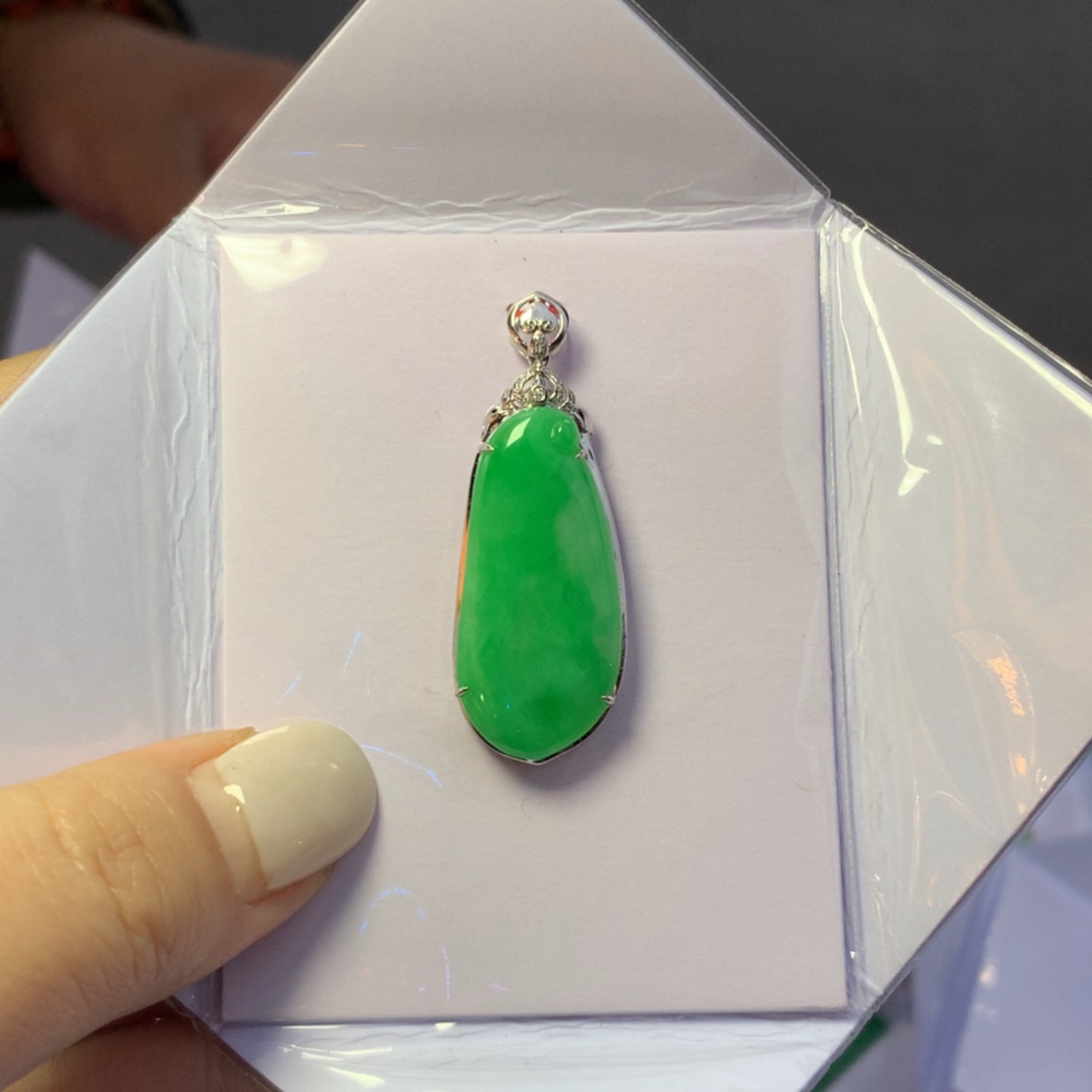 【闪购商品】翡翠颈饰18K金镶嵌如*福瓜