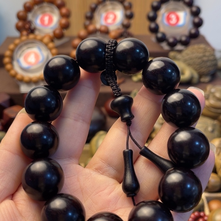 维腊木（绿檀）吃****子