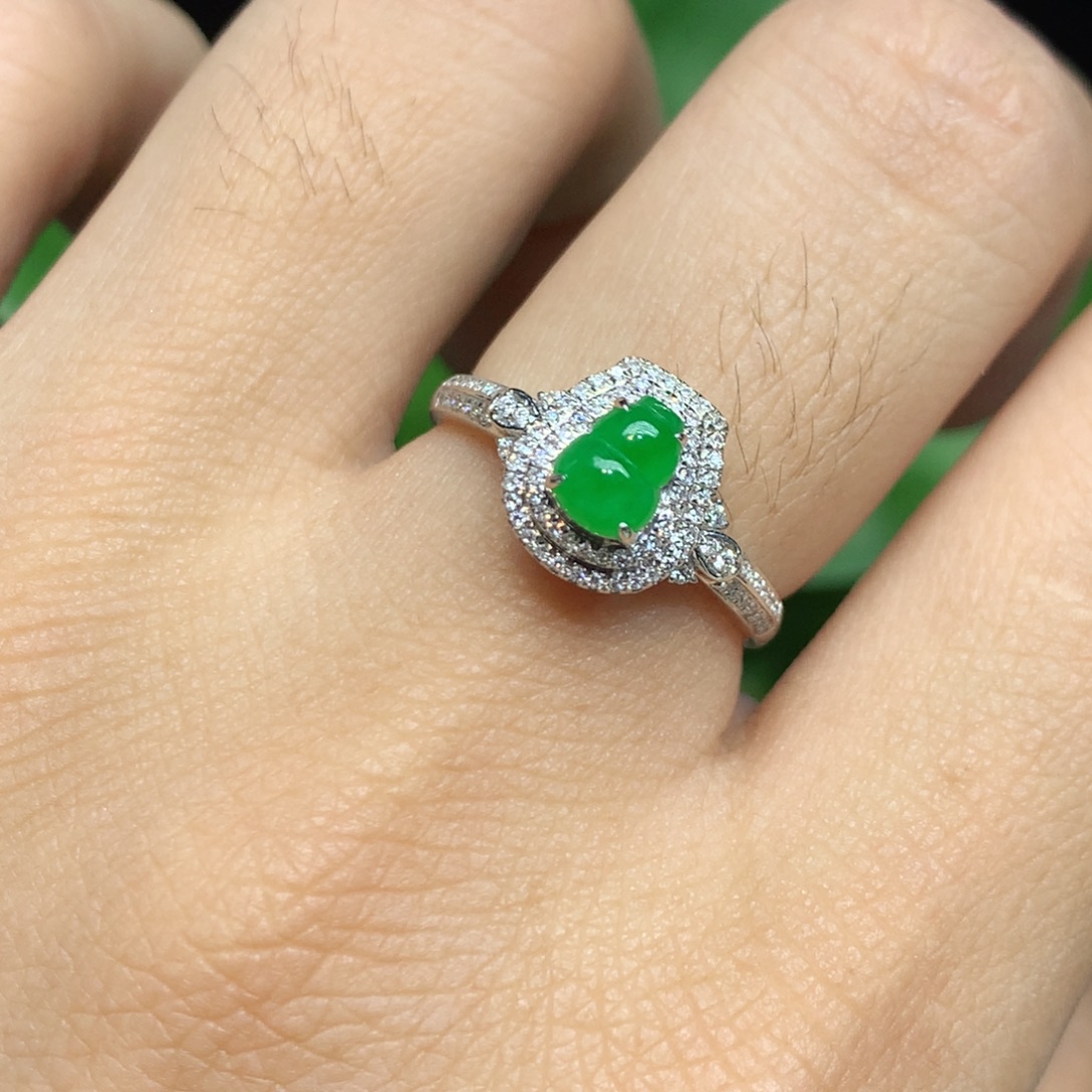 翡翠18K金镶嵌戒指