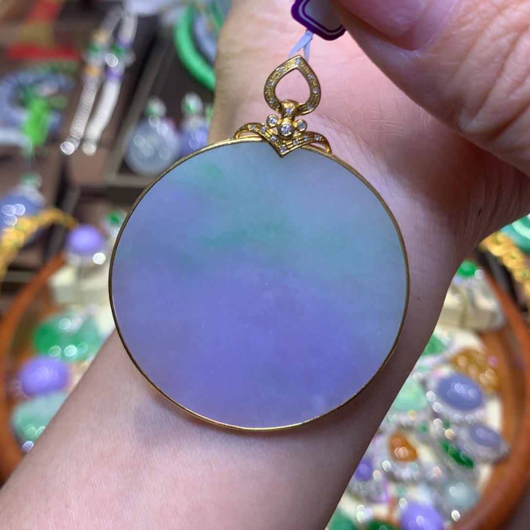 翡翠18K金镶嵌颈饰