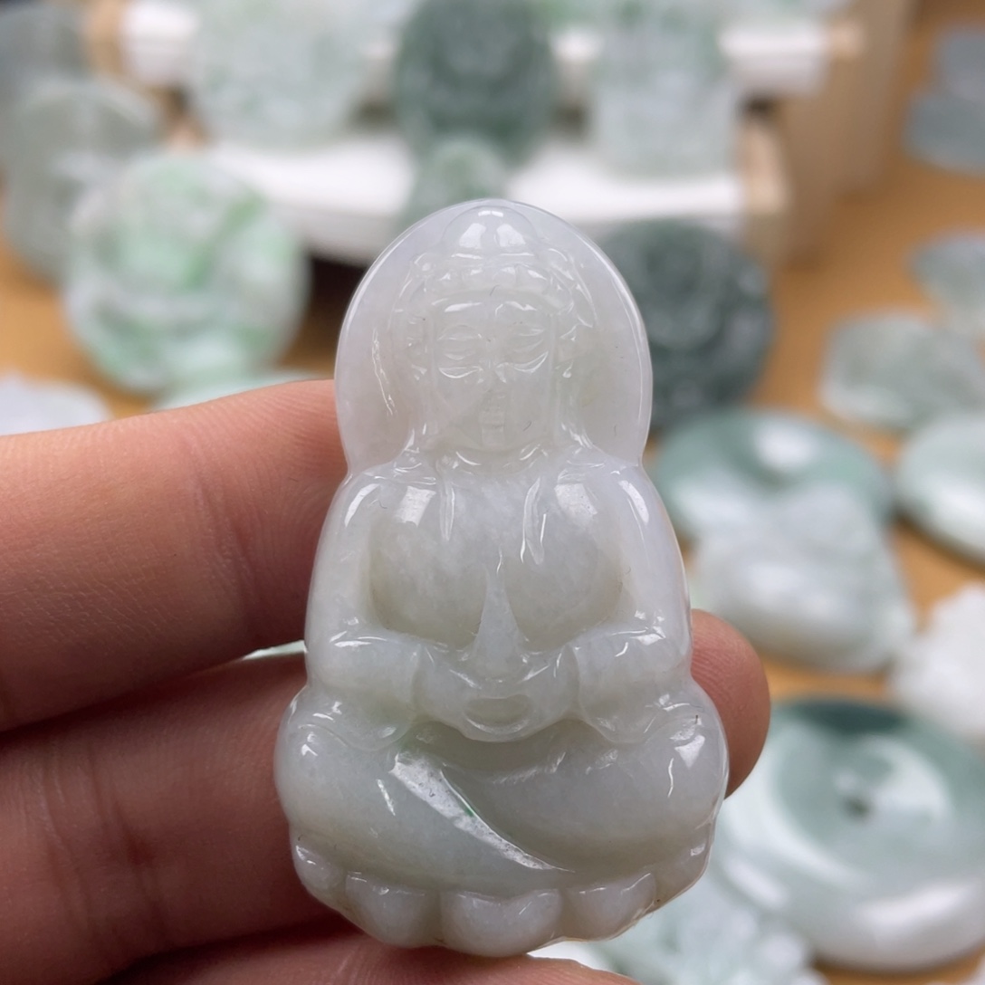 翡翠未镶嵌颈饰观音，瑕疵