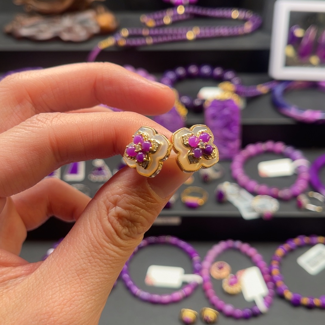 苏纪石（舒俱来）银S925镀金镶嵌耳钉