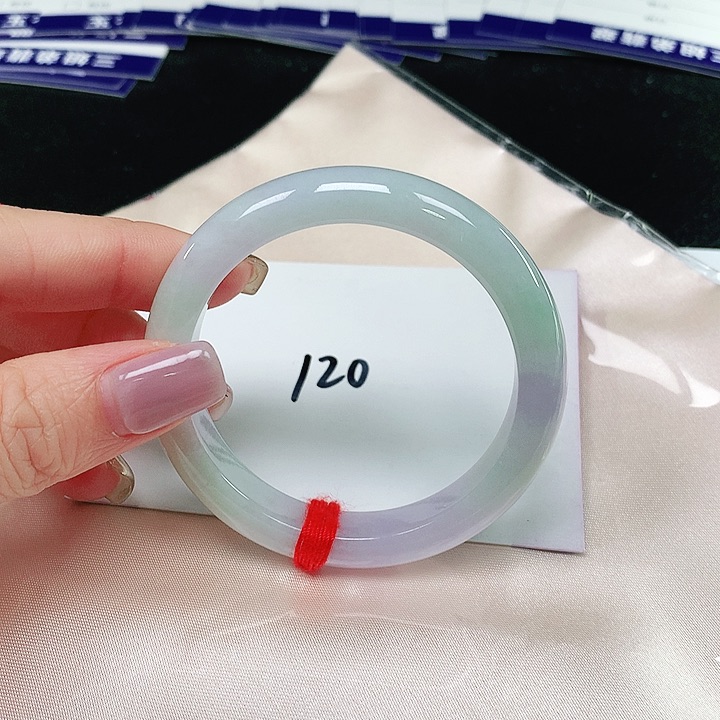 翡翠手镯未镶嵌翡翠手镯未镶嵌