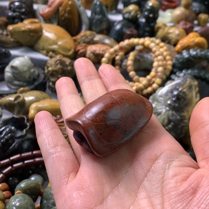 未镶嵌岫岩河磨玉（透闪石质玉）把件一***?