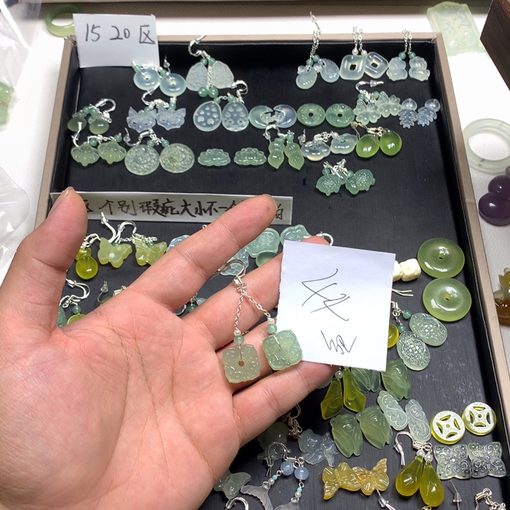 星***.蛇纹石玉合金耳钉