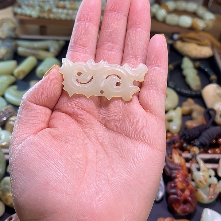 岫岩河磨玉（透闪石质玉）未镶嵌颈饰