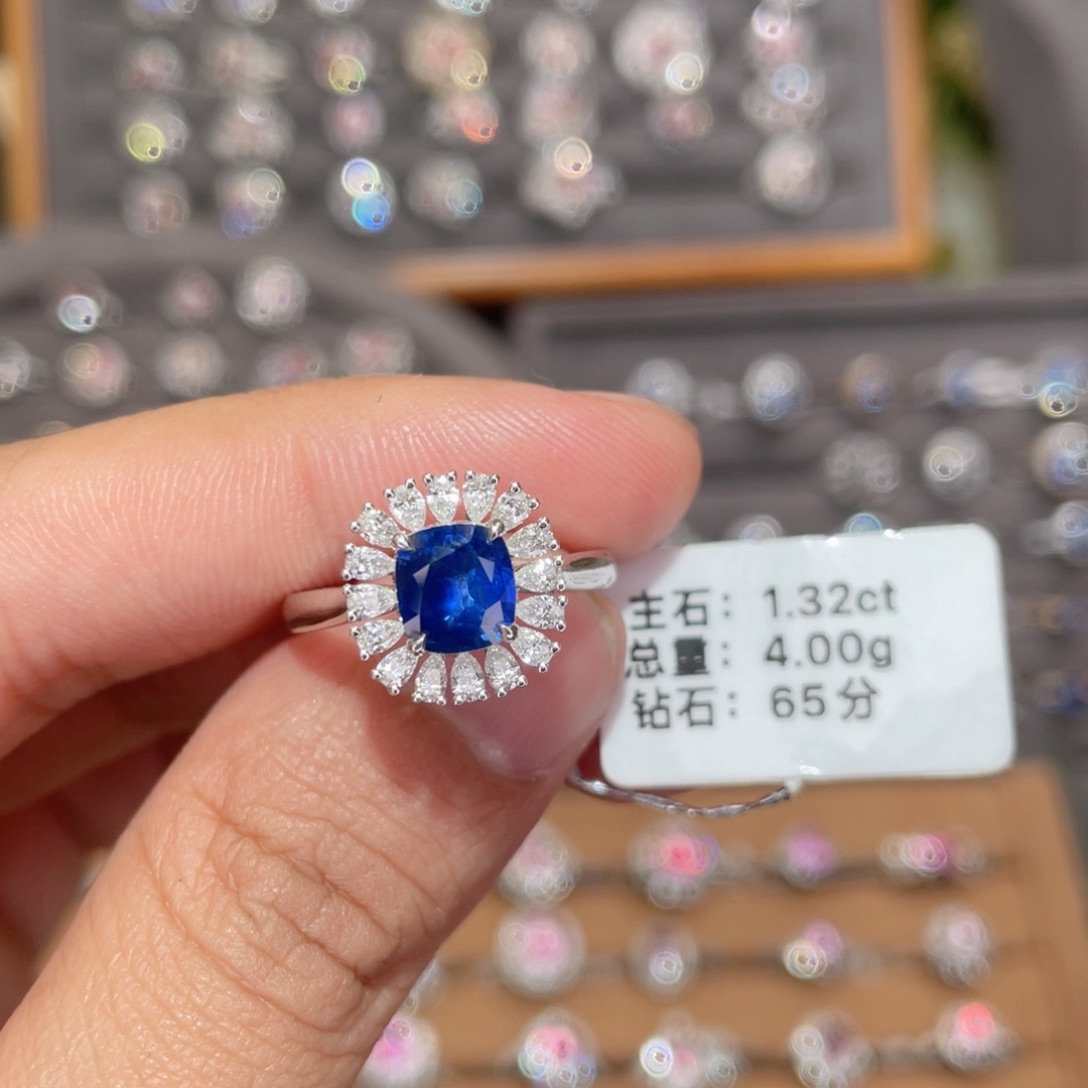 蓝宝石戒指18K金镶嵌1.32ct 皇家蓝