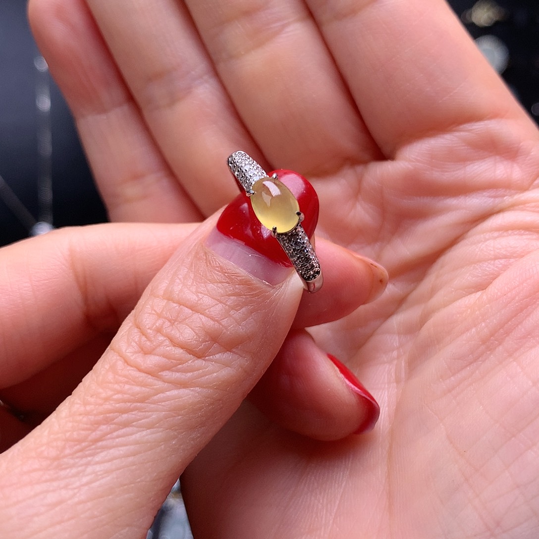 翡翠颈饰银S925镶嵌张*牛戒指