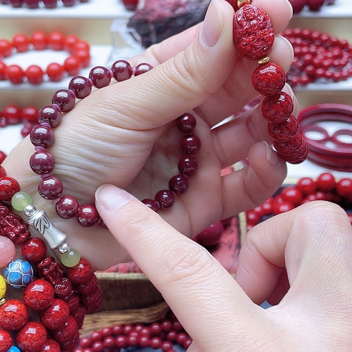 天然辰砂晶体沙生肖一个兔子，一个马的牌子