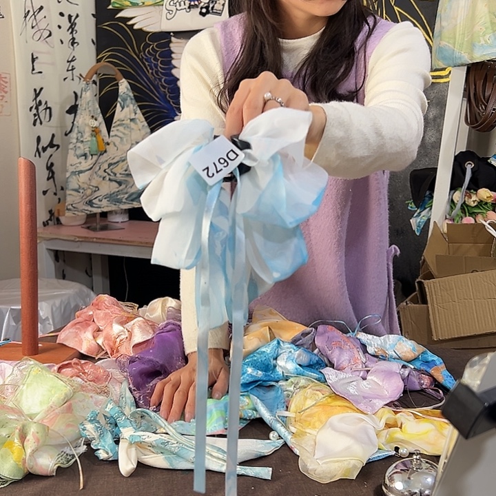 哈***姐672抓夹手作不退不换