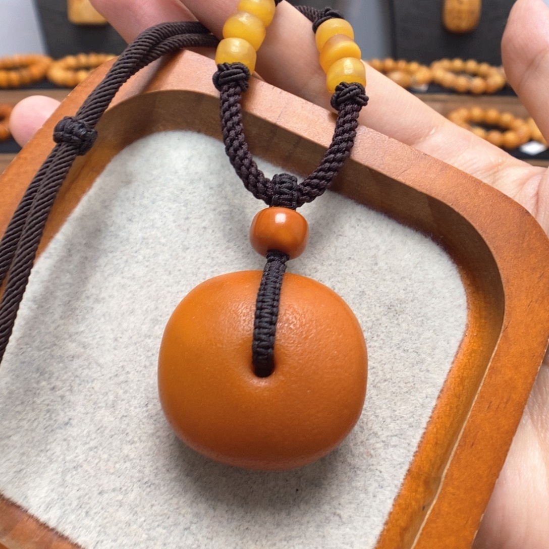 蜜蜡未镶嵌颈饰蜜蜡