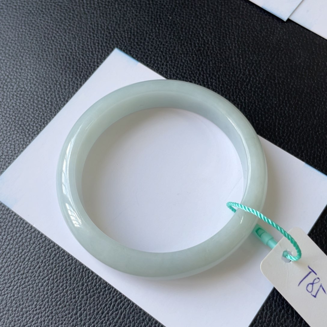 翡翠手镯未镶嵌正圈