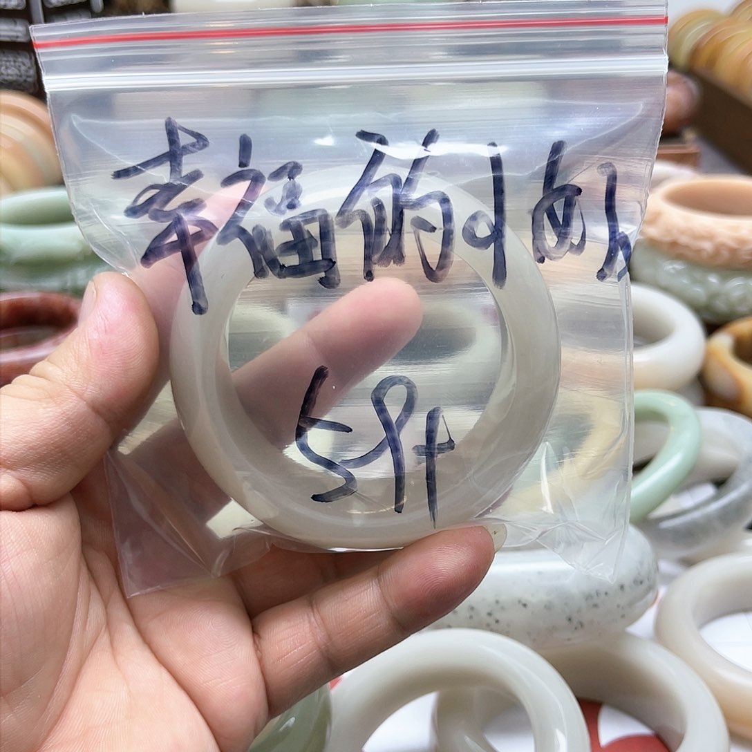 石英质玉手镯未镶嵌幸****。