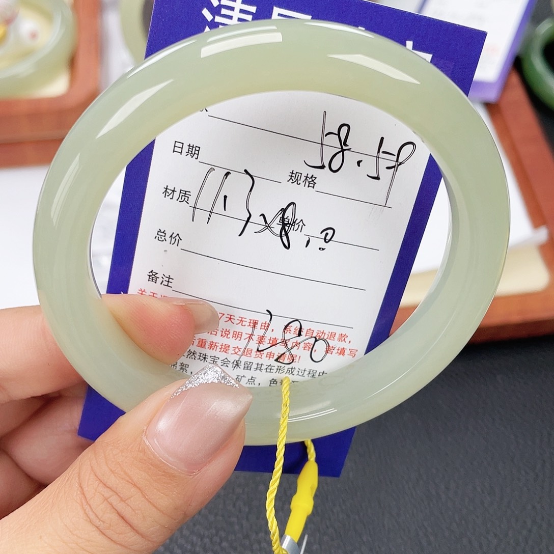 和田玉未镶嵌手镯