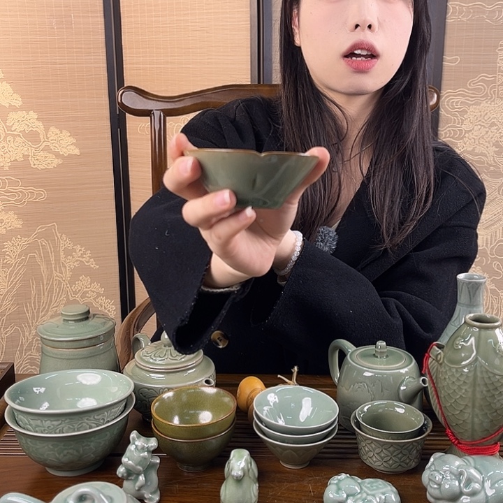 耀州窑青瓷花口盏