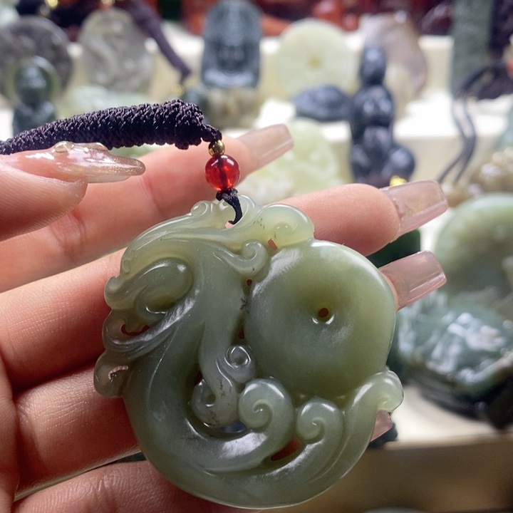 和田玉颈饰未镶嵌