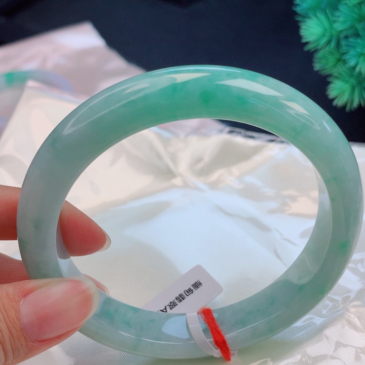 翡翠未镶嵌手镯66圈
