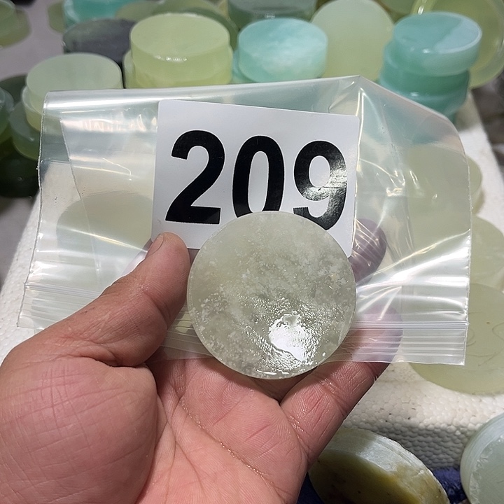 雾***岸蛇纹石玉未镶嵌珠宝半成品