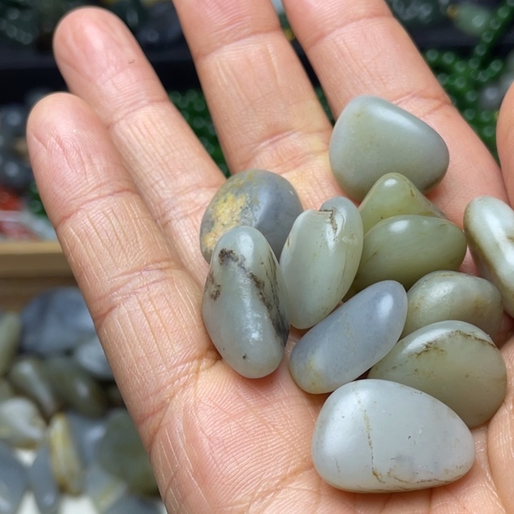 秋***获和田玉未镶嵌珠宝半成品