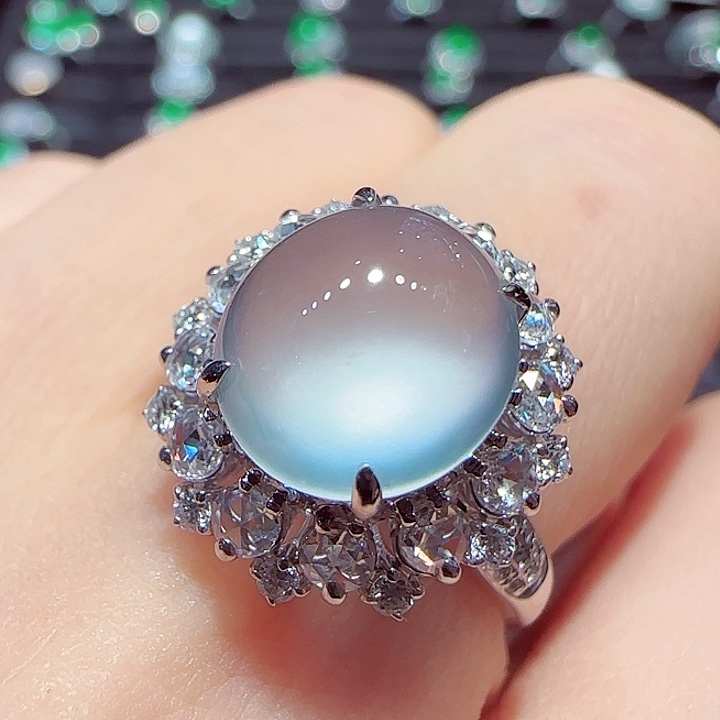 翡翠戒指18K金镶嵌戒指