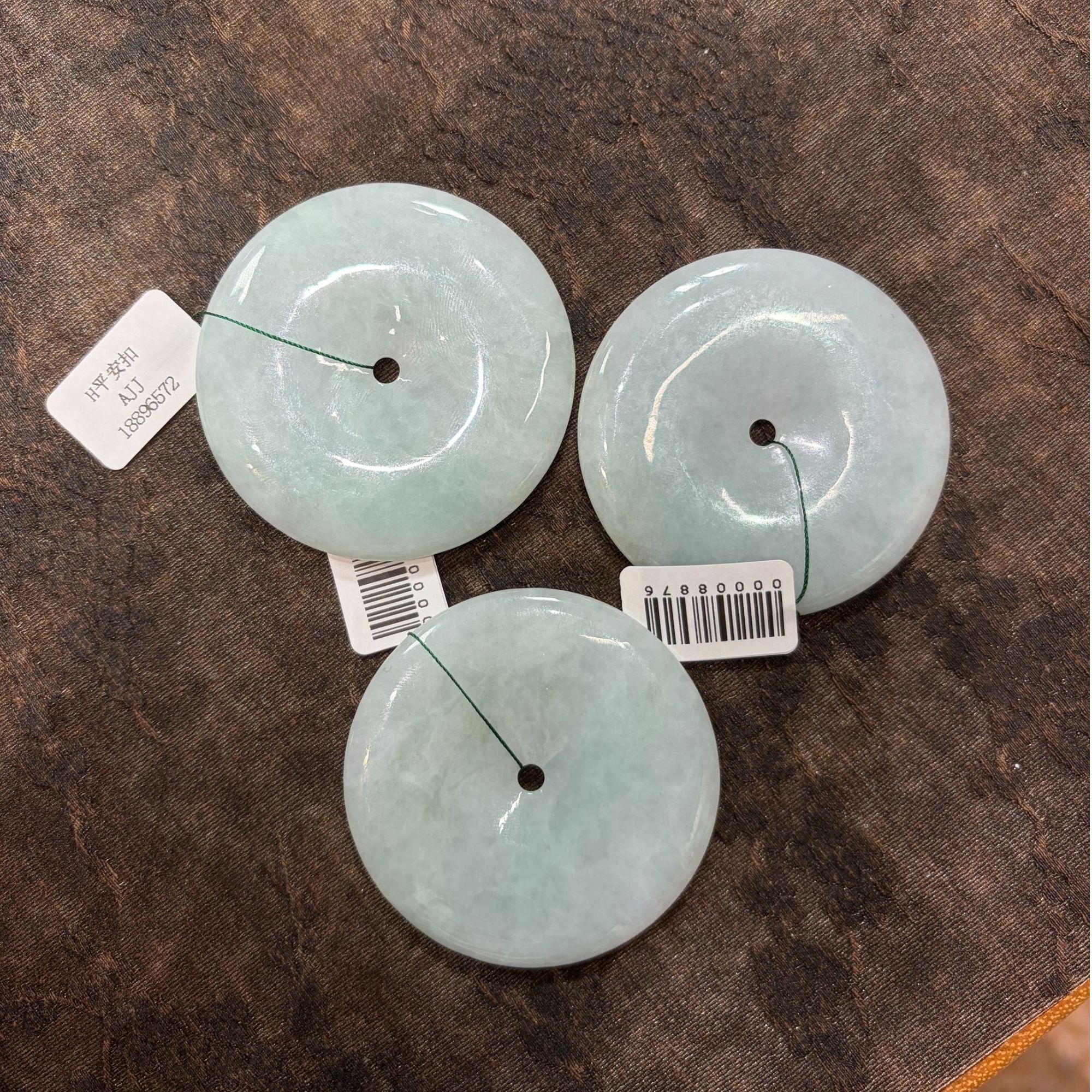 天然缅甸A货翡翠（大平安扣）多样性发其一