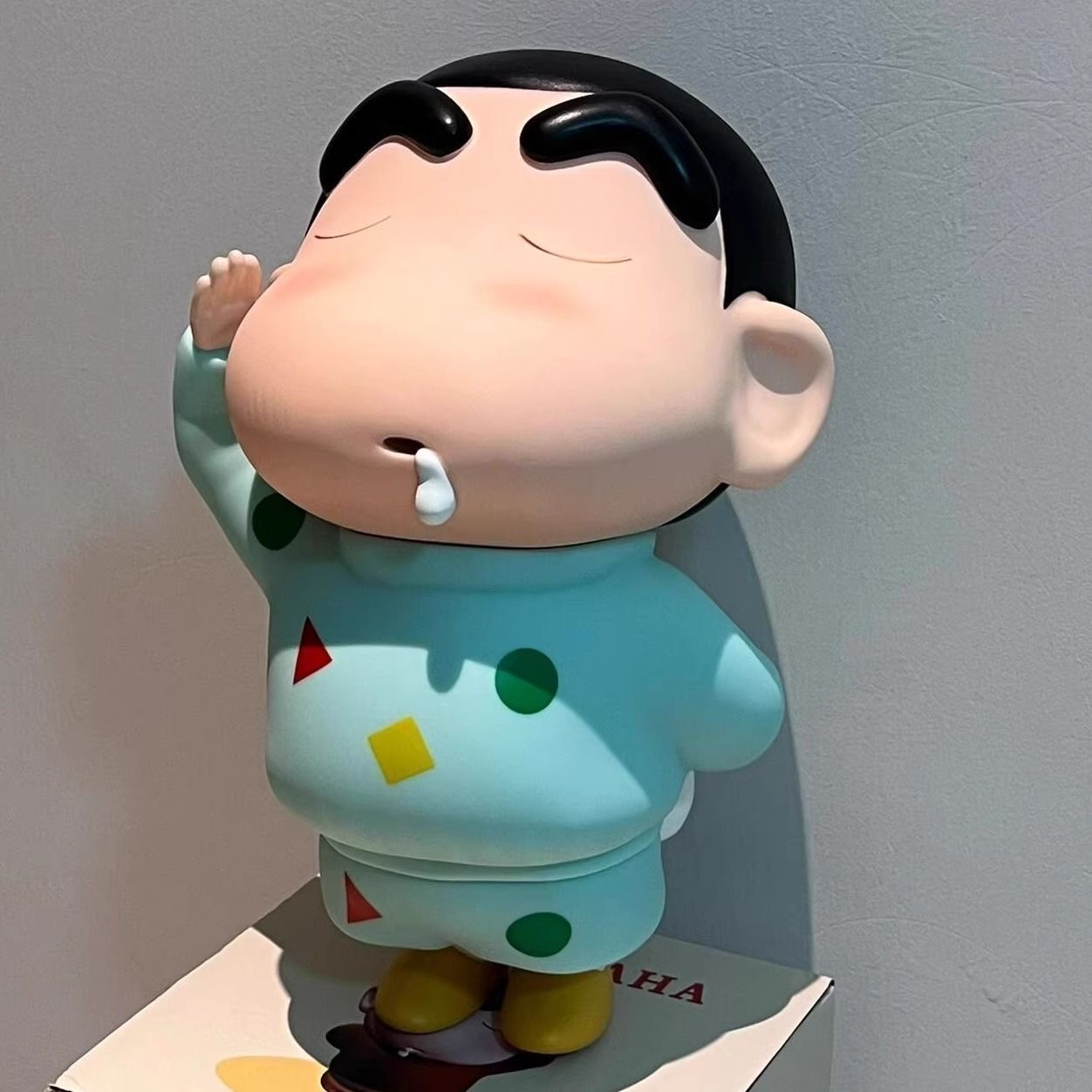 蜡笔小新AD版可爱呆萌车载书桌办公室家居潮玩玩偶创意桌面摆件