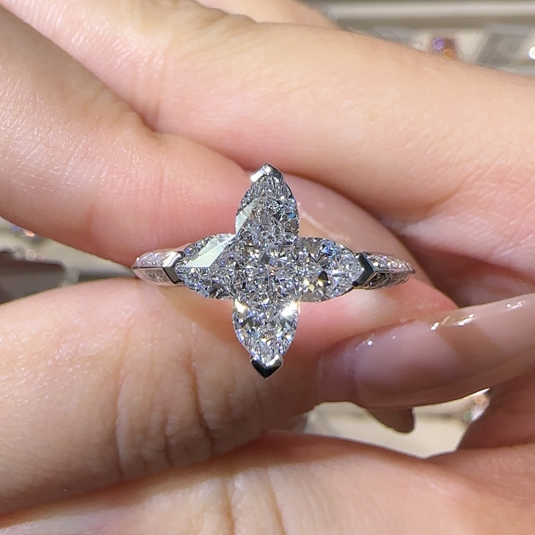 实验室培育钻石铂Pt950镶嵌LV切割2.5卡vvs