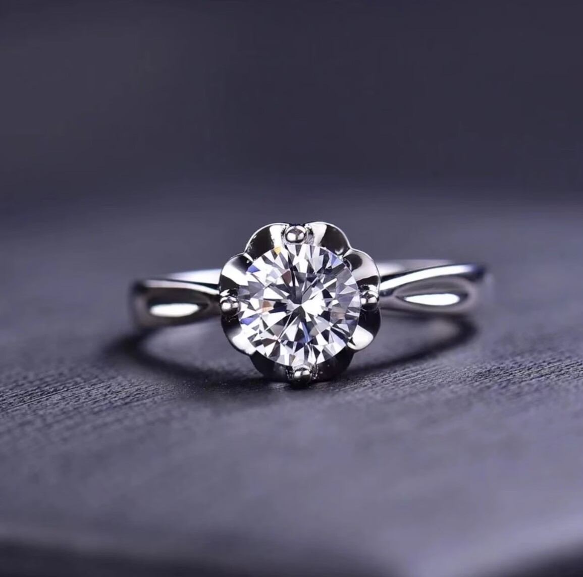 925银莫桑石戒指 （花蕾款）女士经典莫桑戒