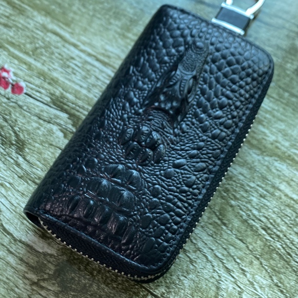 【逸丰福利】鳄鱼纹横式拉链男士钥匙包时尚手拿包复古锁扣经典