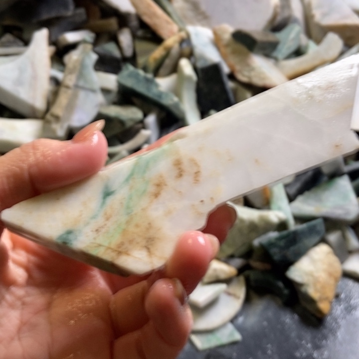 翡翠颈饰未镶嵌天然翡翠