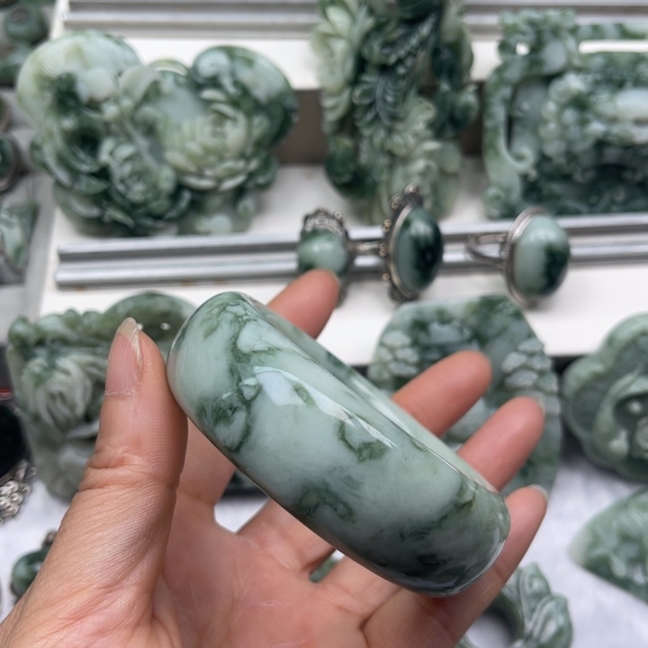 透闪石-蛇纹石玉手镯未镶嵌