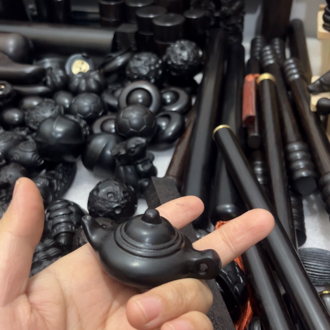 林***原黑酸枝木类紫光檀把把壶1个