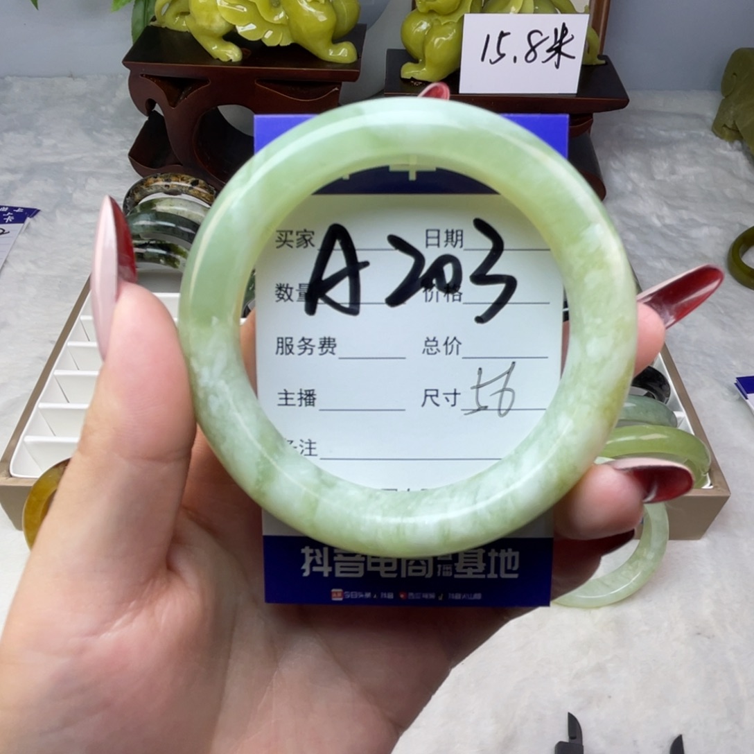 吴***兰蛇纹石玉未镶嵌手镯