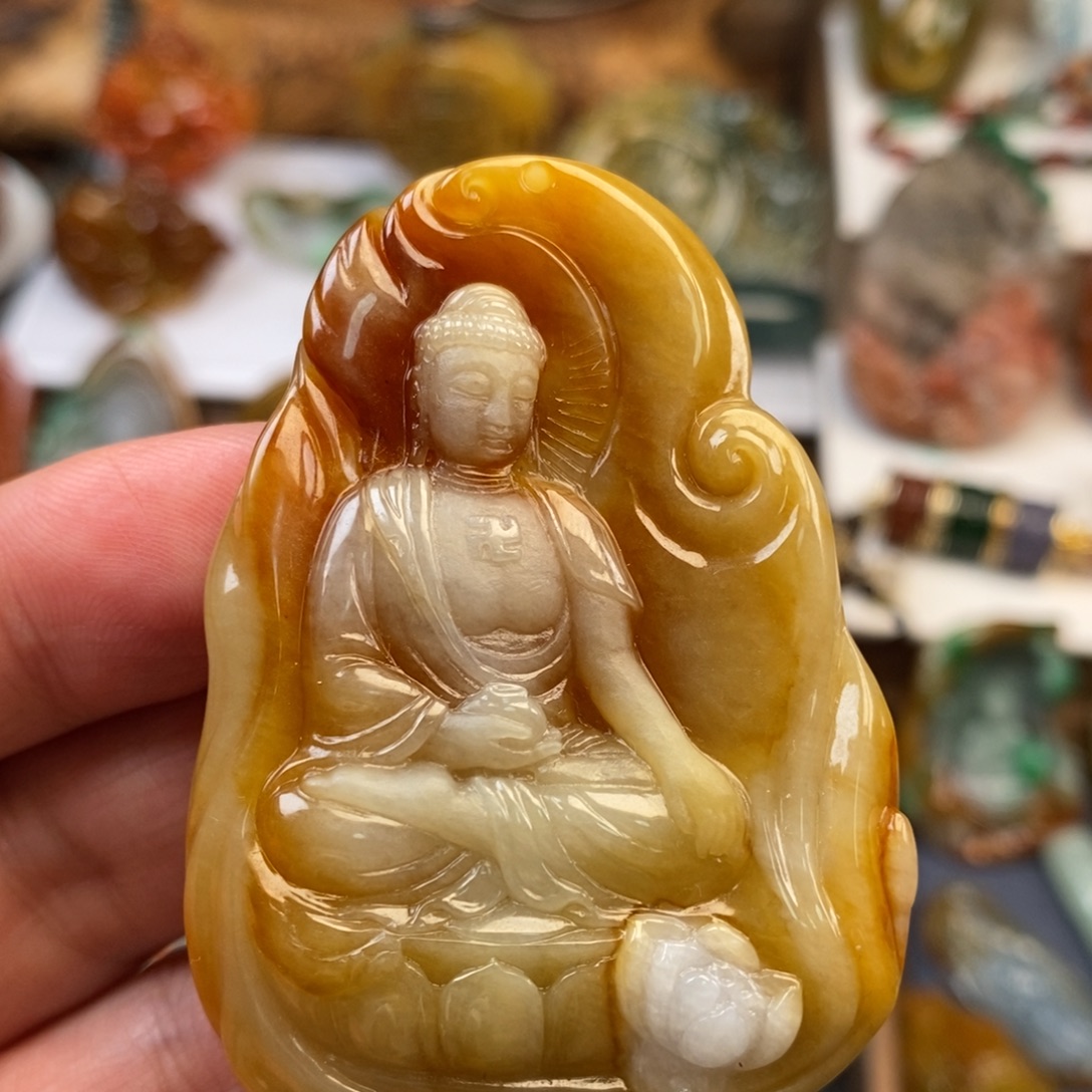 翡翠未镶嵌颈饰大日如来