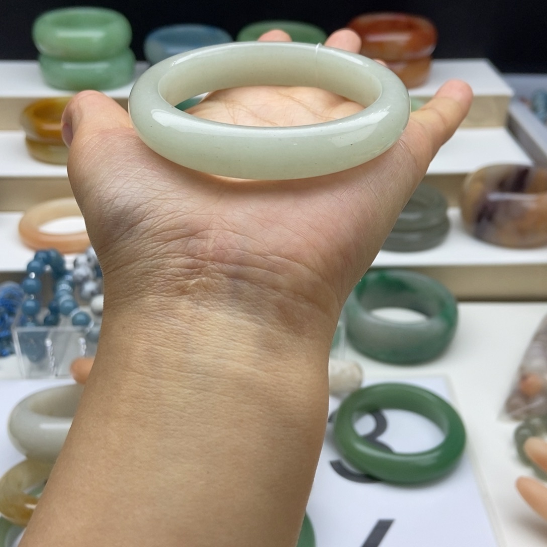 小***y石英质玉手镯未镶嵌