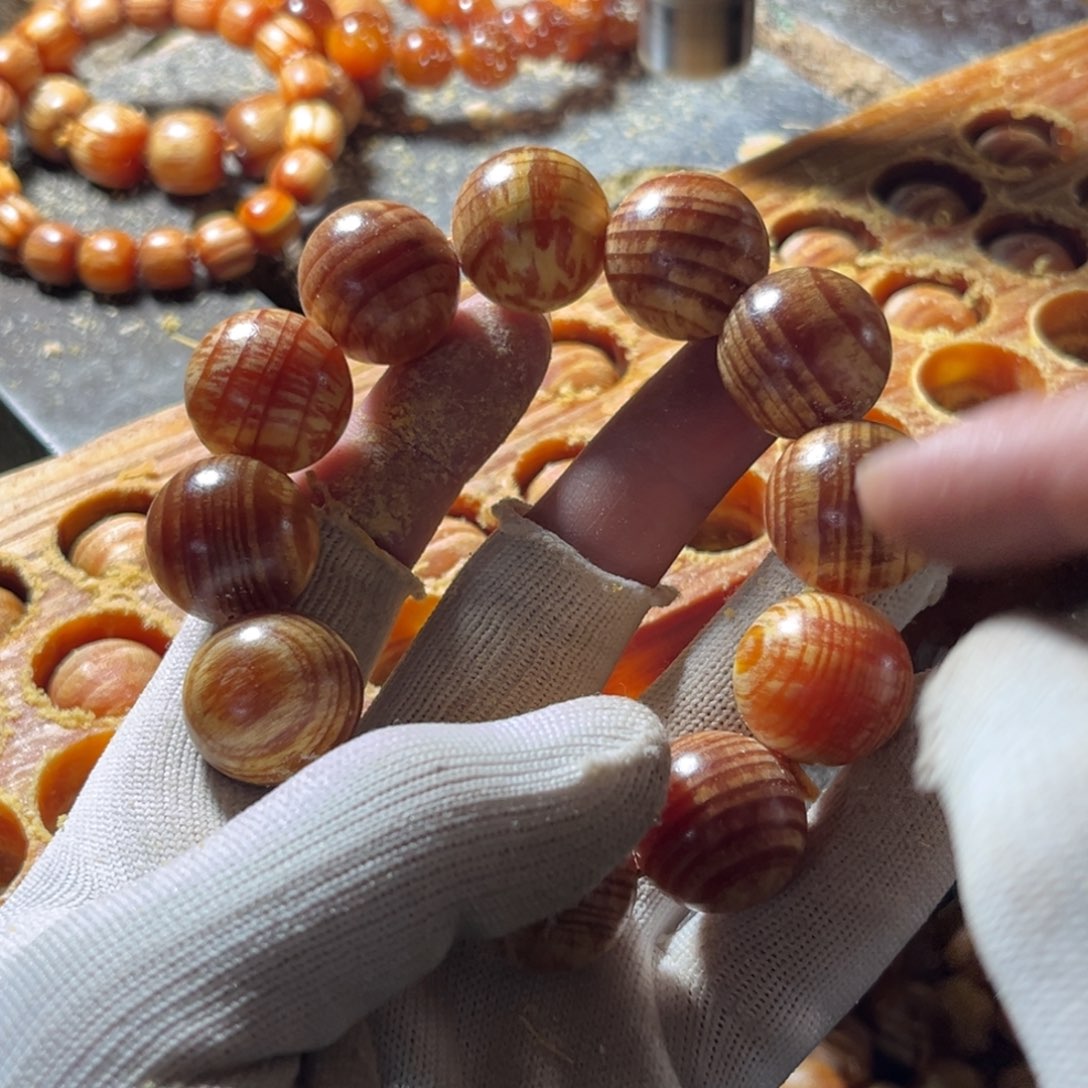 锦***刻松木（琥珀木）手串/手链2.0满文打三通