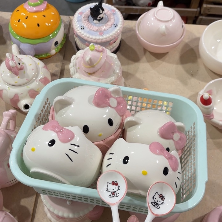 紫砂在外面吃了饭在回你电话