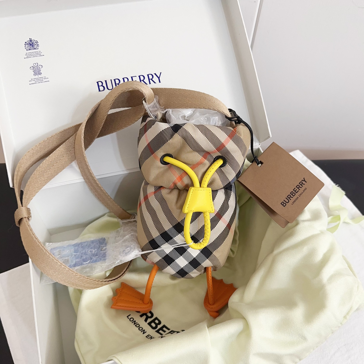 99新 BURBERRY/博柏利 格纹水桶包斜挎包001