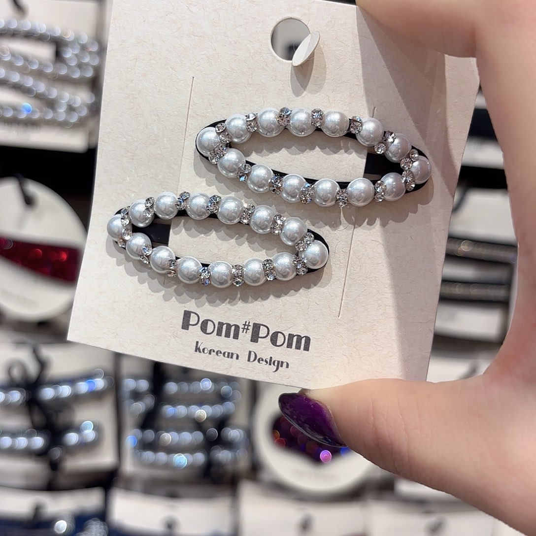 皮质铁合金白色小椭圆拜拜一对