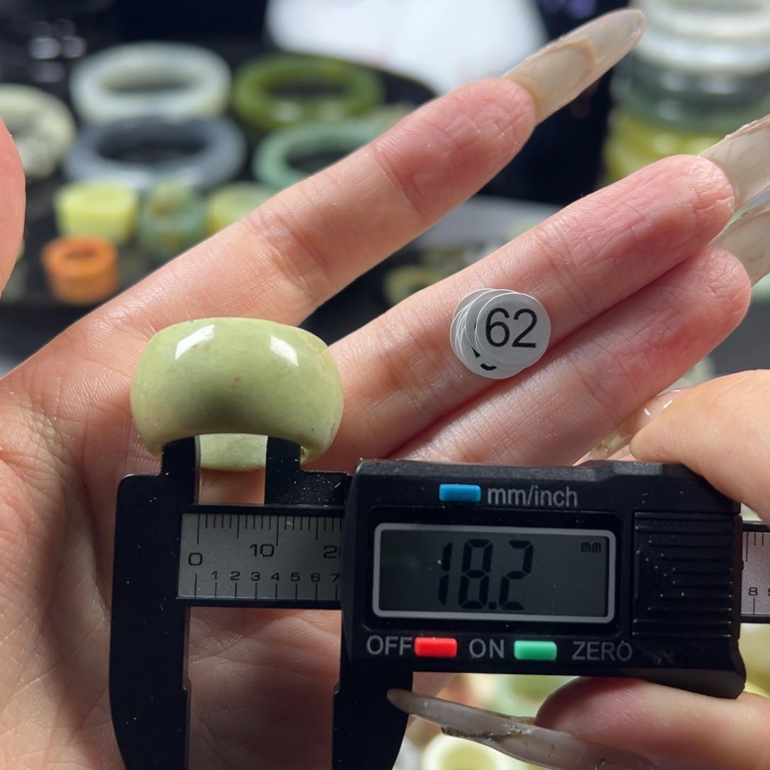 蛇纹石玉未镶嵌戒指