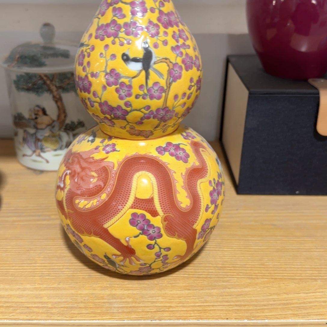 瓷片瓷器上还写满红花绿