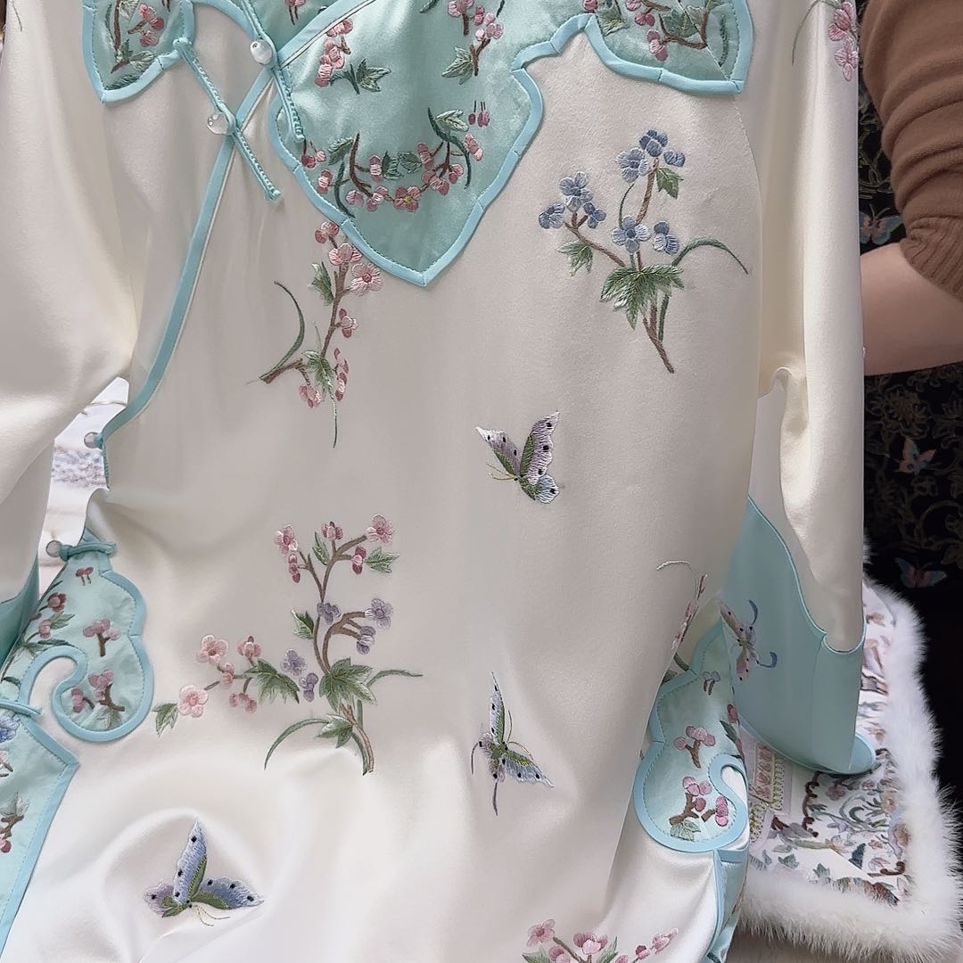 刺绣空***@苏州真丝衣服