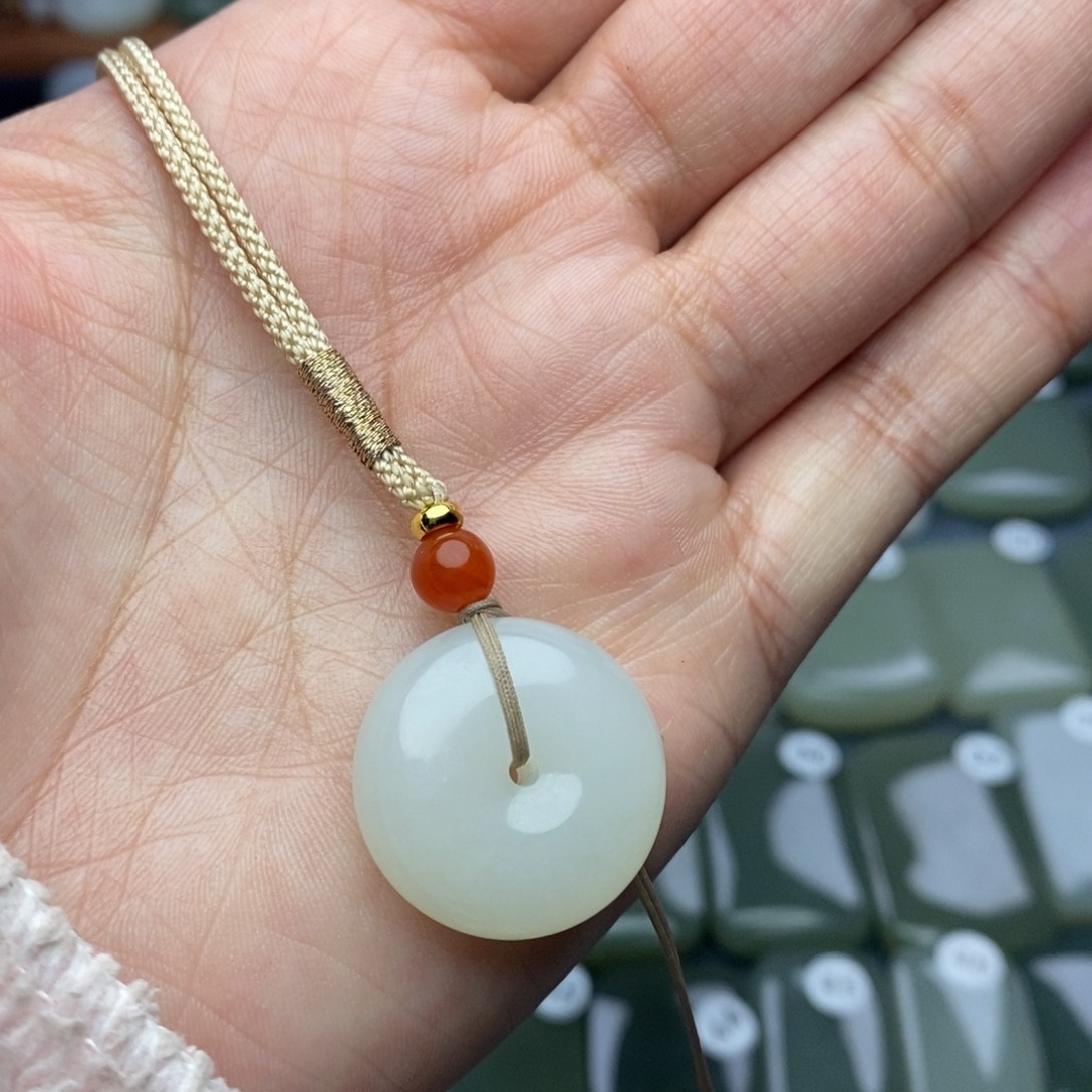 和田玉颈饰未镶嵌