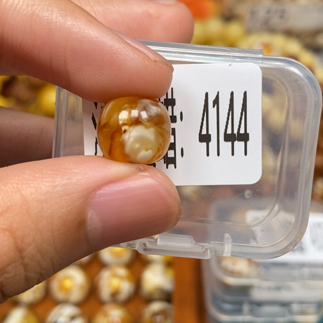 蜜蜡未镶嵌珠宝奇石4144