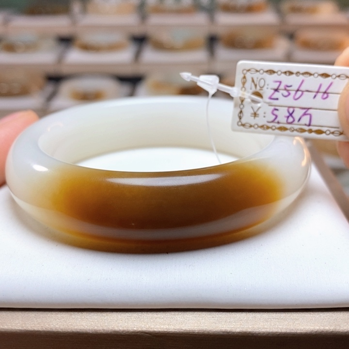 和田玉手镯未镶嵌53.7