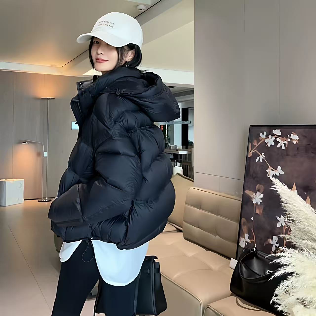 2025轻奢泡芙气质龟背白鸭绒羽绒服女短款冬款新款