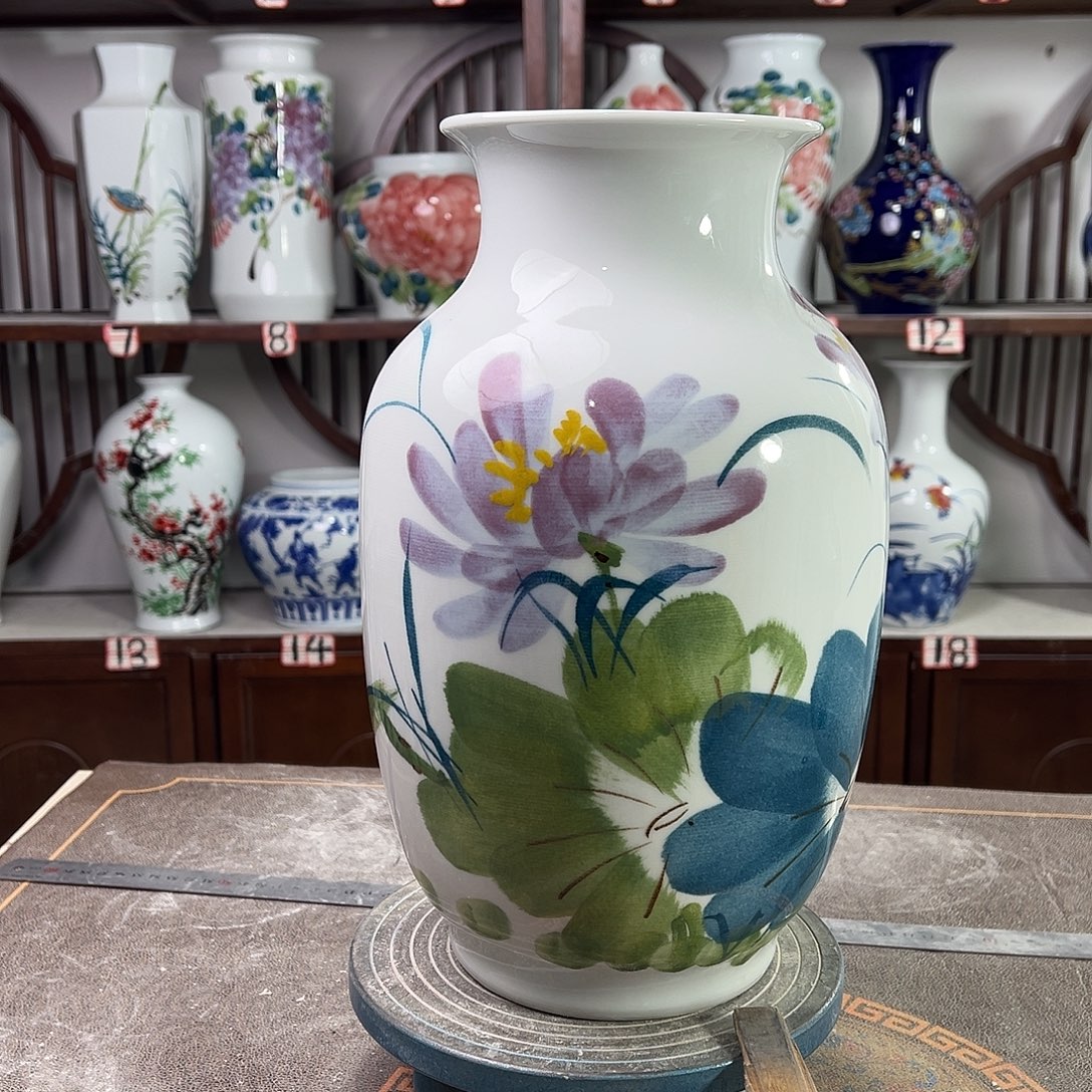 陶摆件景德镇陶瓷大冬紫荷