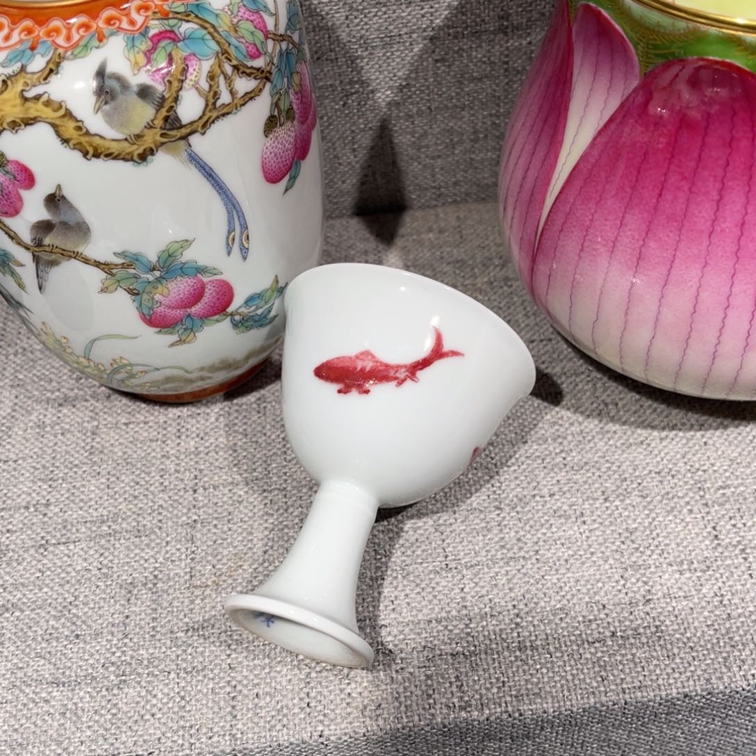 精品釉里红鱼纹高足杯