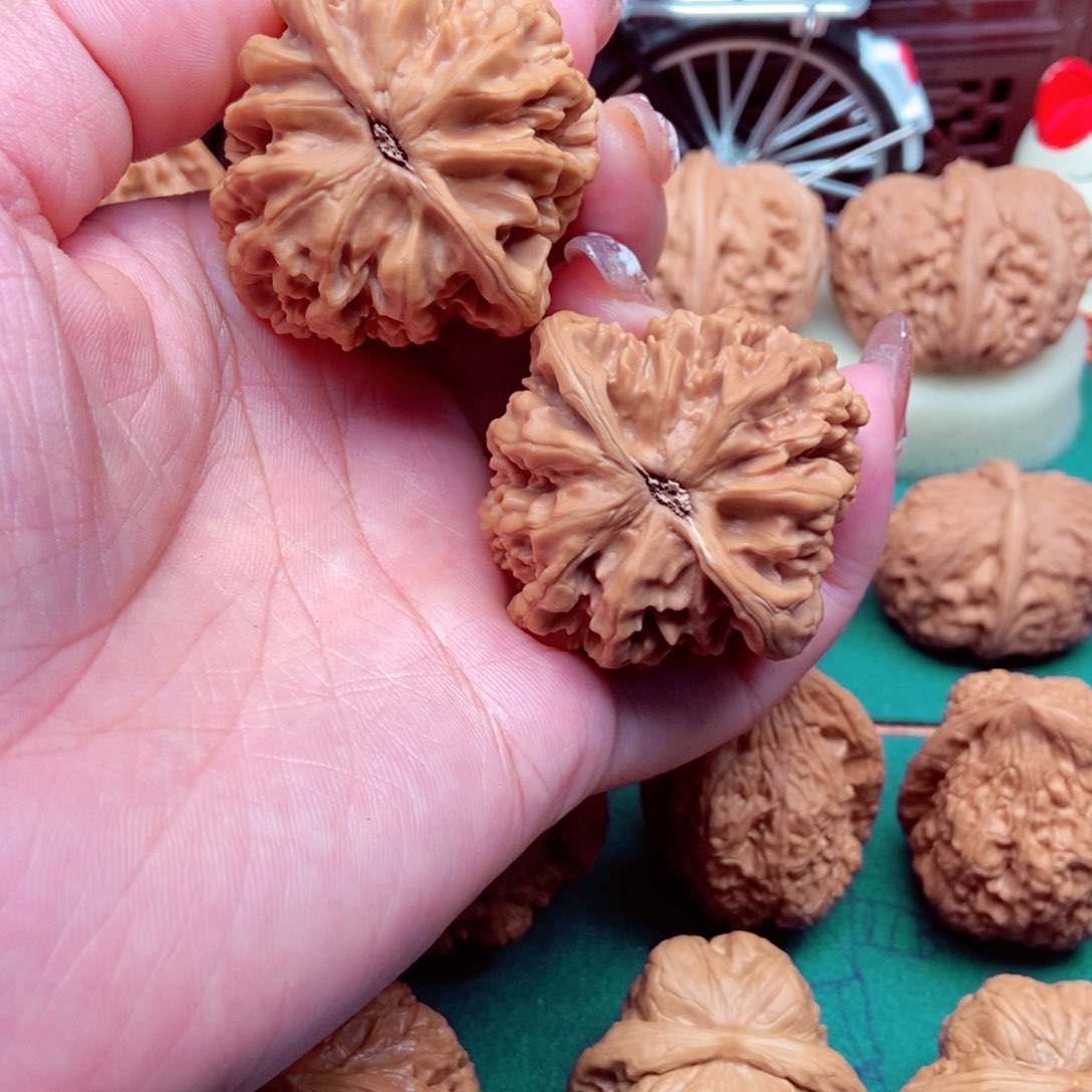 文玩核桃吊坠帝王44已打底