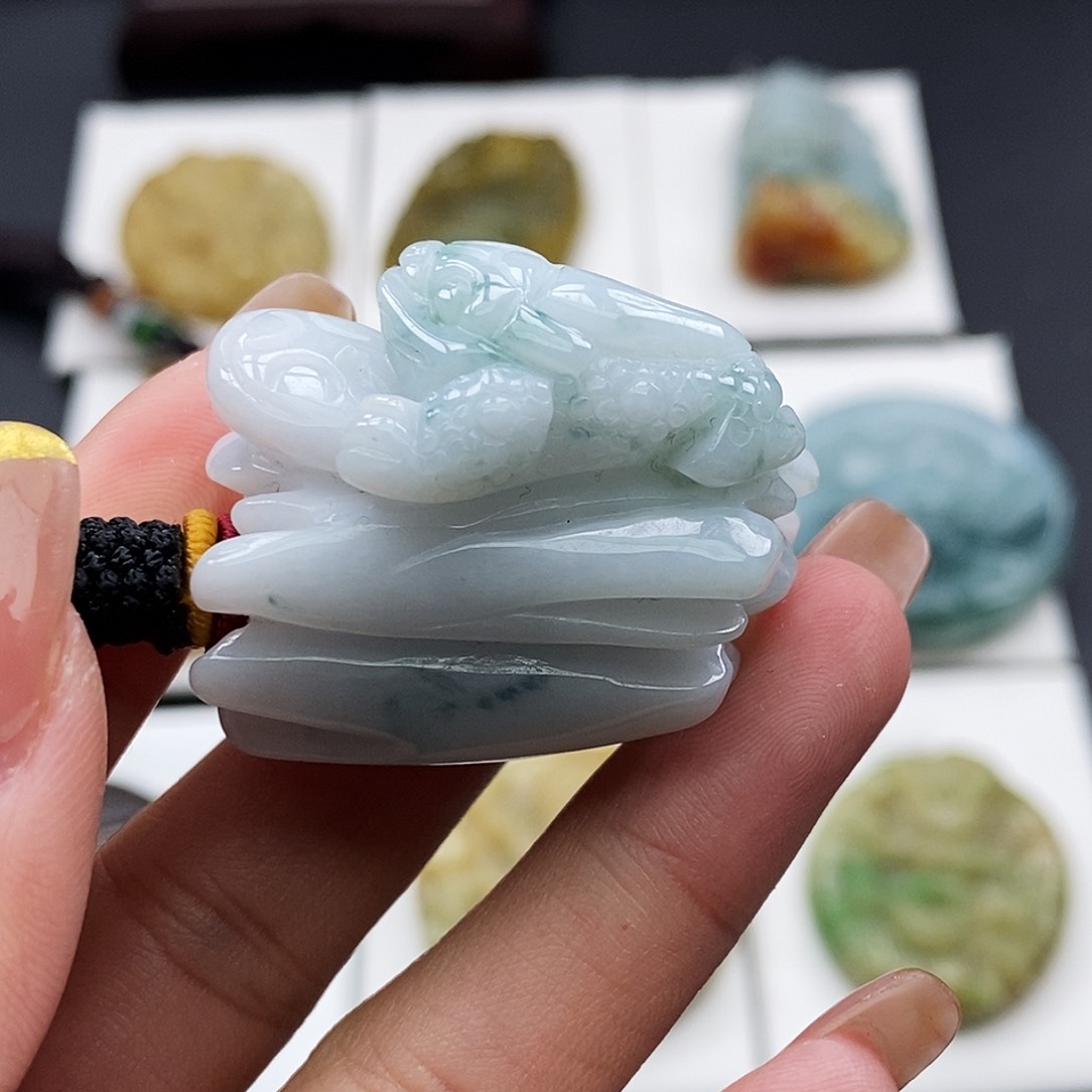 翡翠颈饰未镶嵌翡翠